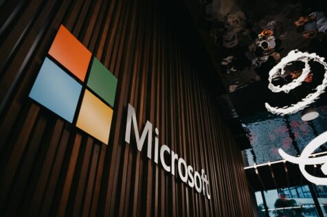 RECORTES EN MICROSOFT, JUGUETES CON IA Y COMPUTACIÓN CUÁNTICA VS ALZHEIMER | TOP 5 MEJORES NOTICIAS TECH DE LA SEMANA [20/04/2025]